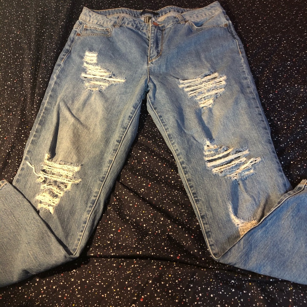F21 distressed Jeans